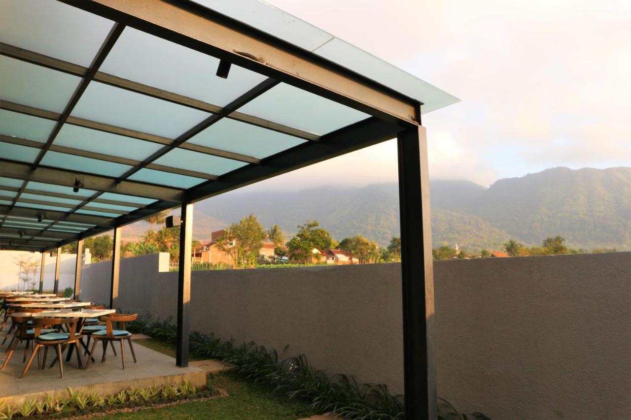 Hotel Santika Garut Exterior photo