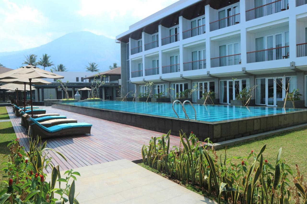 Hotel Santika Garut Exterior photo